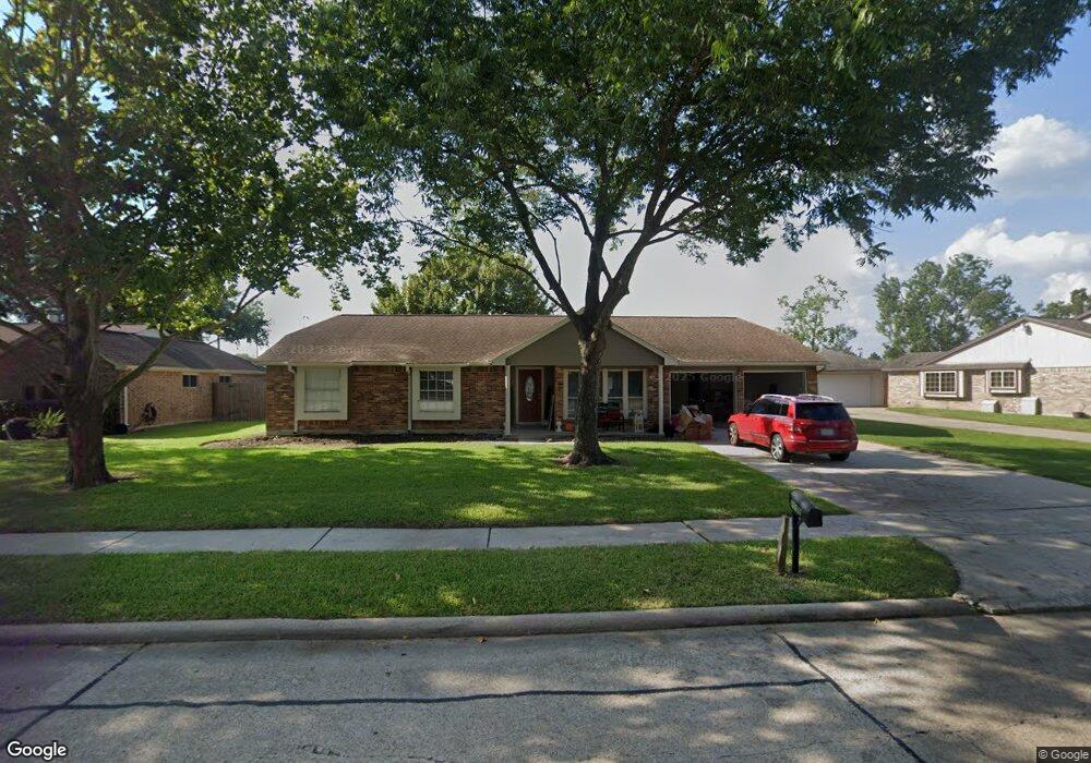 1007 W Castlewood Ave, Friendswood, TX 77546 - photo 1