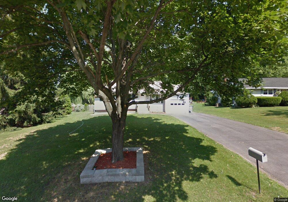 2 Valerie La, Colonie Tov, NY 12211 - photo 1