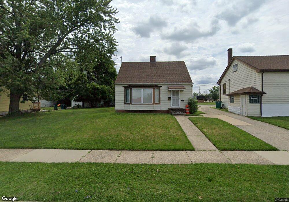 5581 Grasmere Ave, Maple Heights, OH 44137 - photo 1