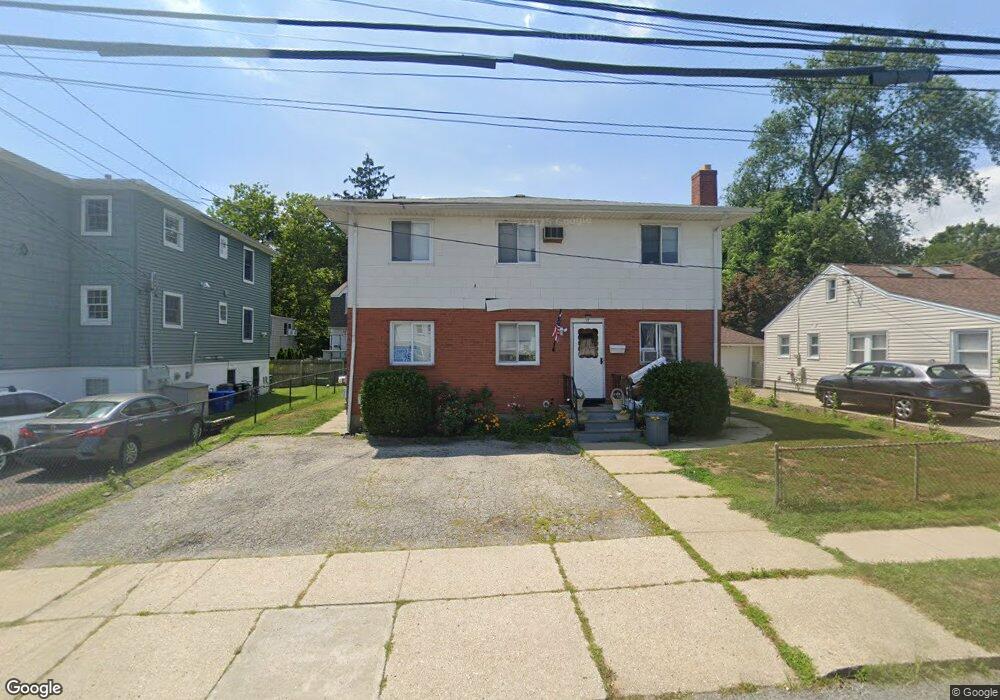 17 S Norwood Rd unit Lower, Port Washington, NY 11050 - photo 1