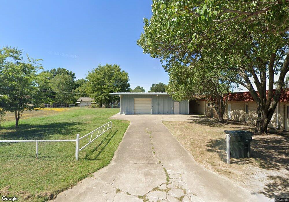 1413 N Muskogee Place, Claremore, OK 74017 - photo 1