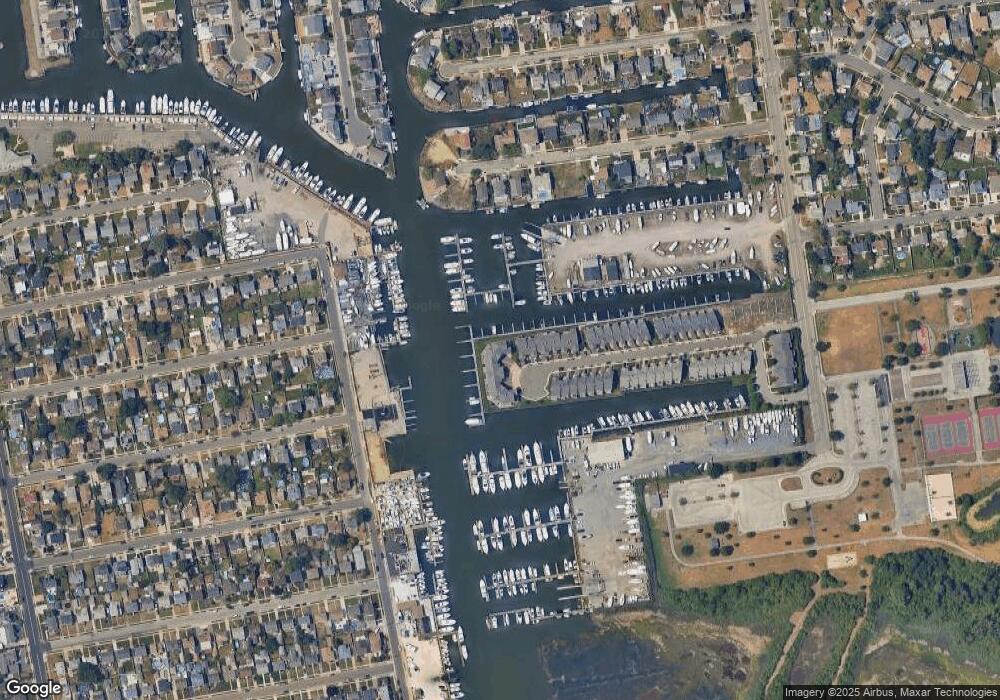 35 Ocean Watch Ct unit 35, Freeport, NY 11520 - photo 1