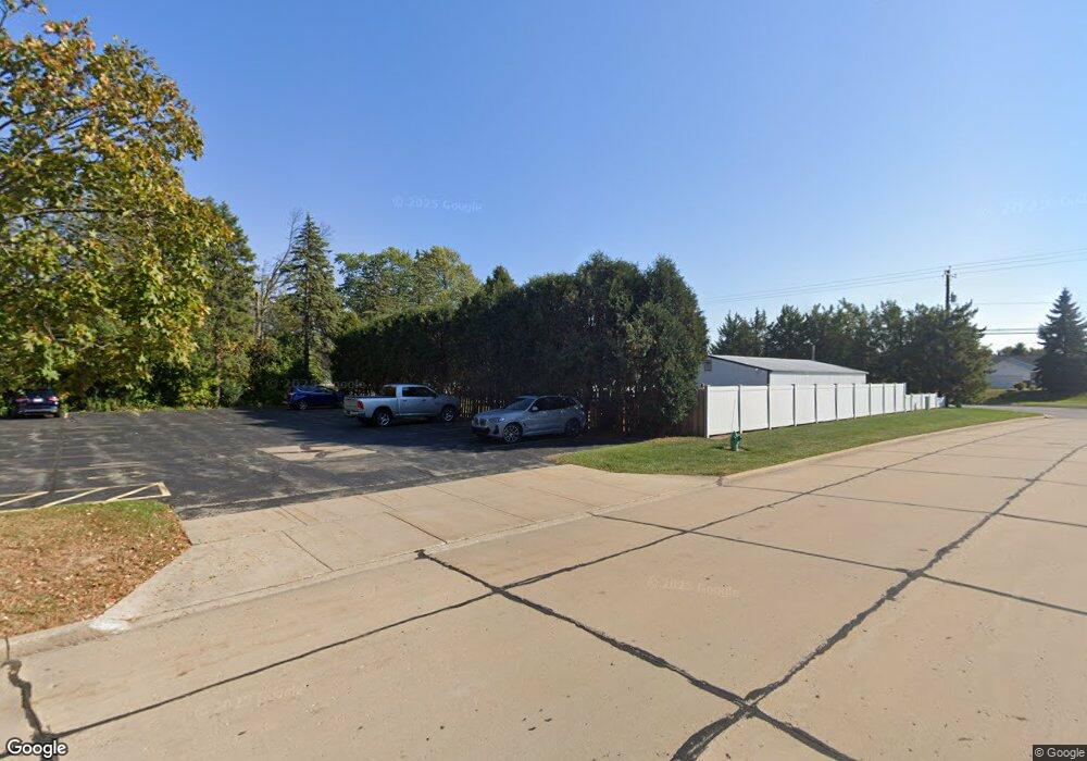 918 W Capitol Dr, Appleton, WI 54914 - photo 1