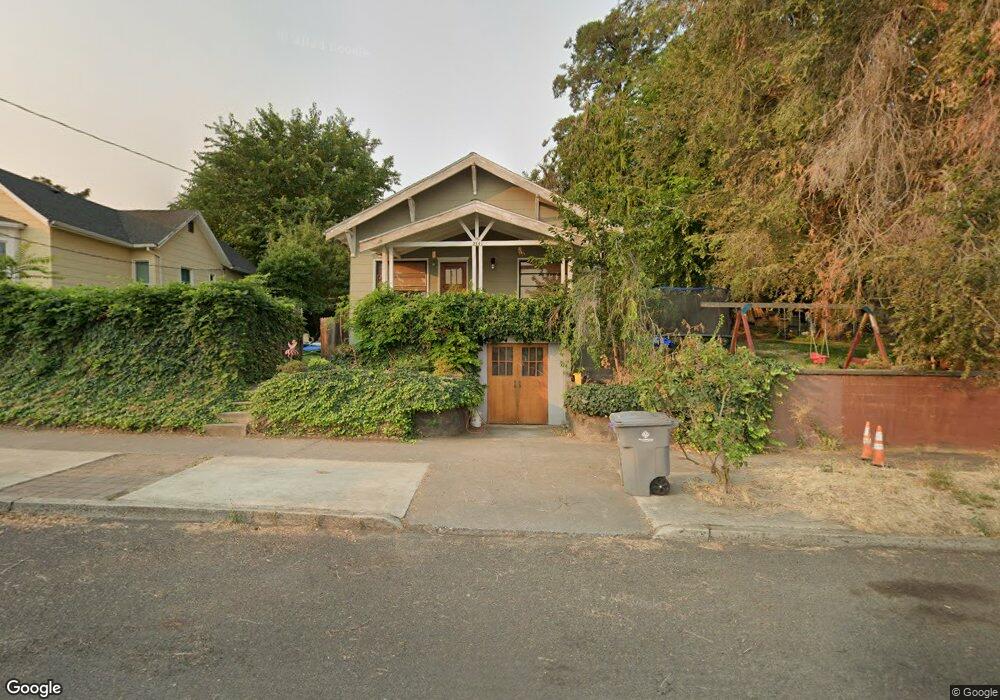 214 W 11th St, the Dalles, OR 97058 - photo 1