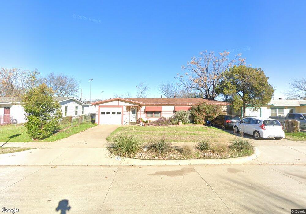 511 Greenway Dr, Hurst, TX 76053 - photo 1