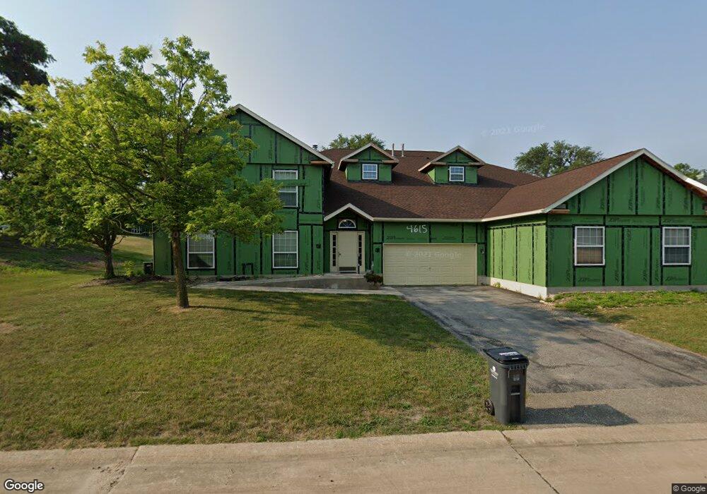 4615 Westchester Dr NE unit B, Cedar Rapids, IA 52402 - photo 1