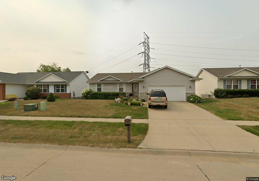 3811 Hawk Ave SW, Cedar Rapids, IA 52404 - photo 1
