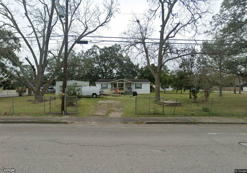 813 W Adoue St, Alvin, TX 77511 - photo 1