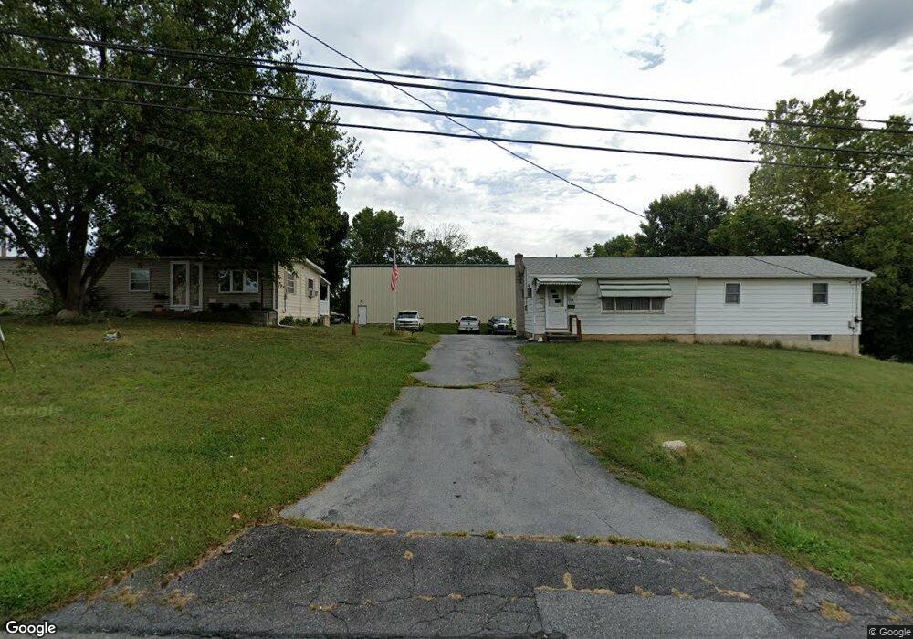 138 N Walnut St, Slatington, PA 18080 - photo 1