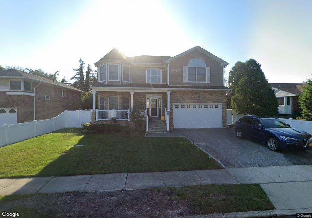 331 Southwood Cir, Syosset, NY 11791 - photo 1