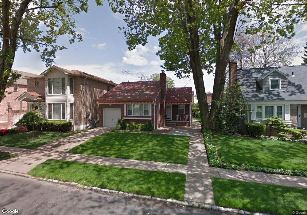 27-21 165th St, Flushing, NY 11358 - photo 1