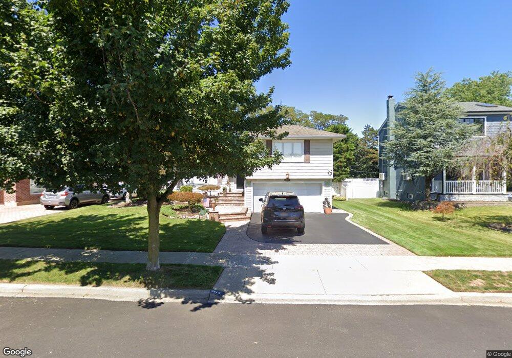 3619 Lynn Ln, Wantagh, NY 11793 - photo 1