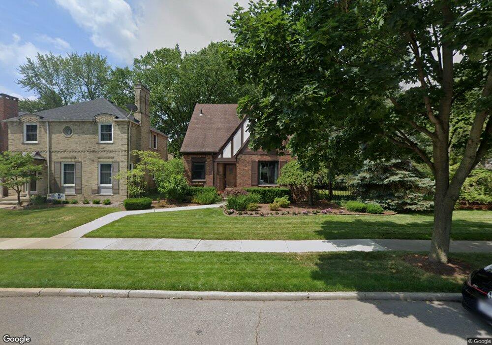 391 Moran Rd, Grosse Pointe Farms, MI 48236 - photo 1