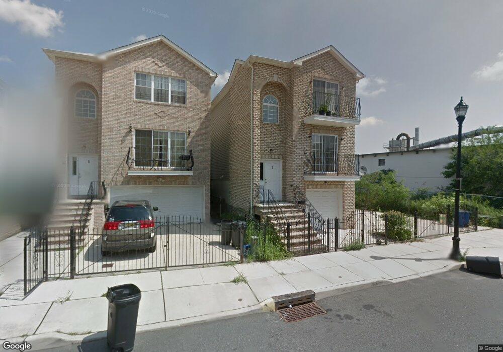 7 Seabury Ct, Newark, NJ 07104 - photo 1