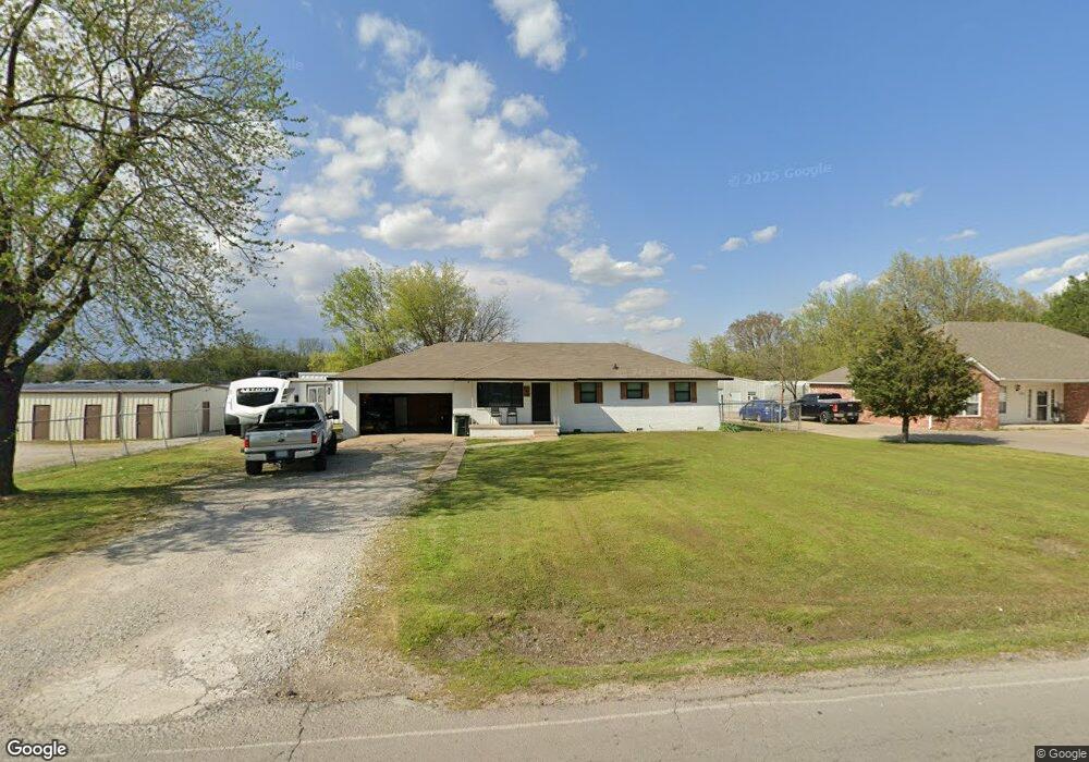 702 W Oak St, Skiatook, OK 74070 - photo 1