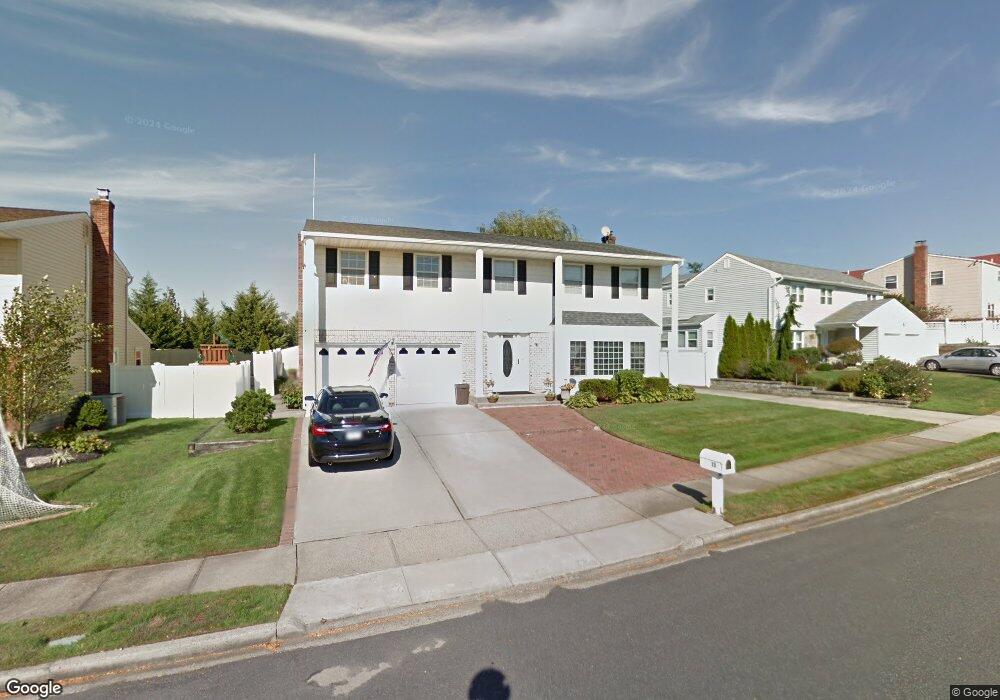 13 Fams Dr, Plainview, NY 11803 - photo 1