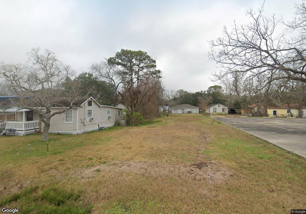 1808 Sealy St, Alvin, TX 77511 - photo 1