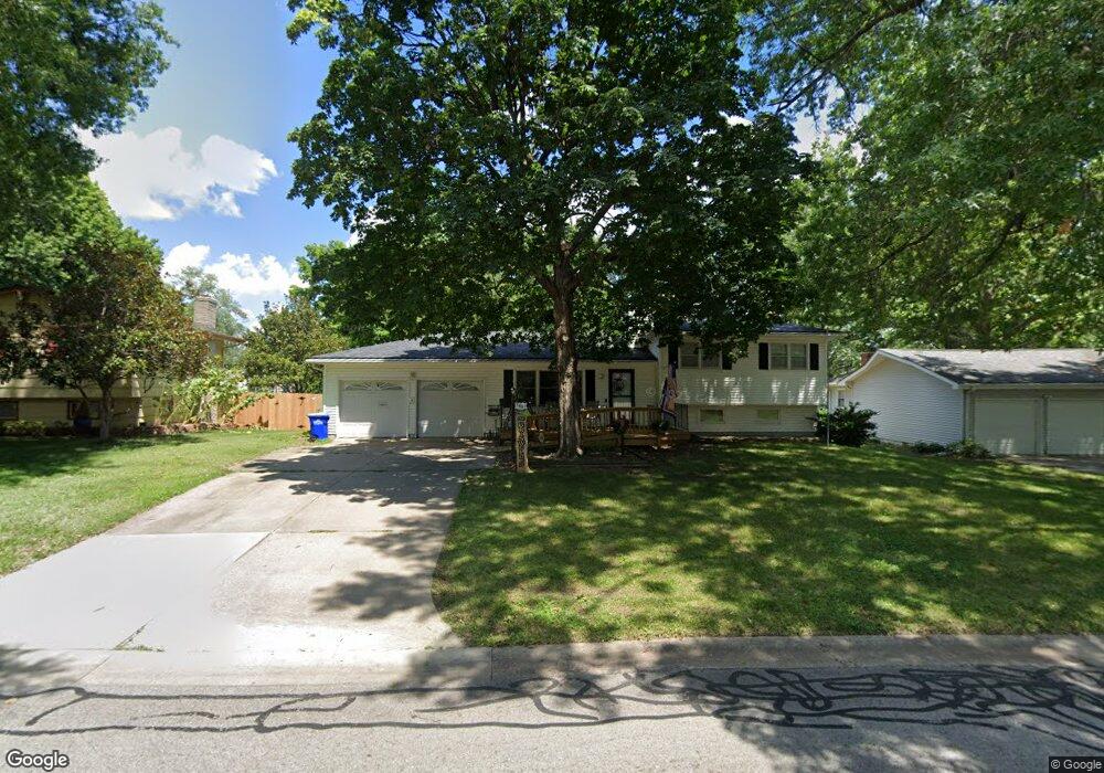 7401 Larsen Ln, Shawnee, KS 66203 - photo 1