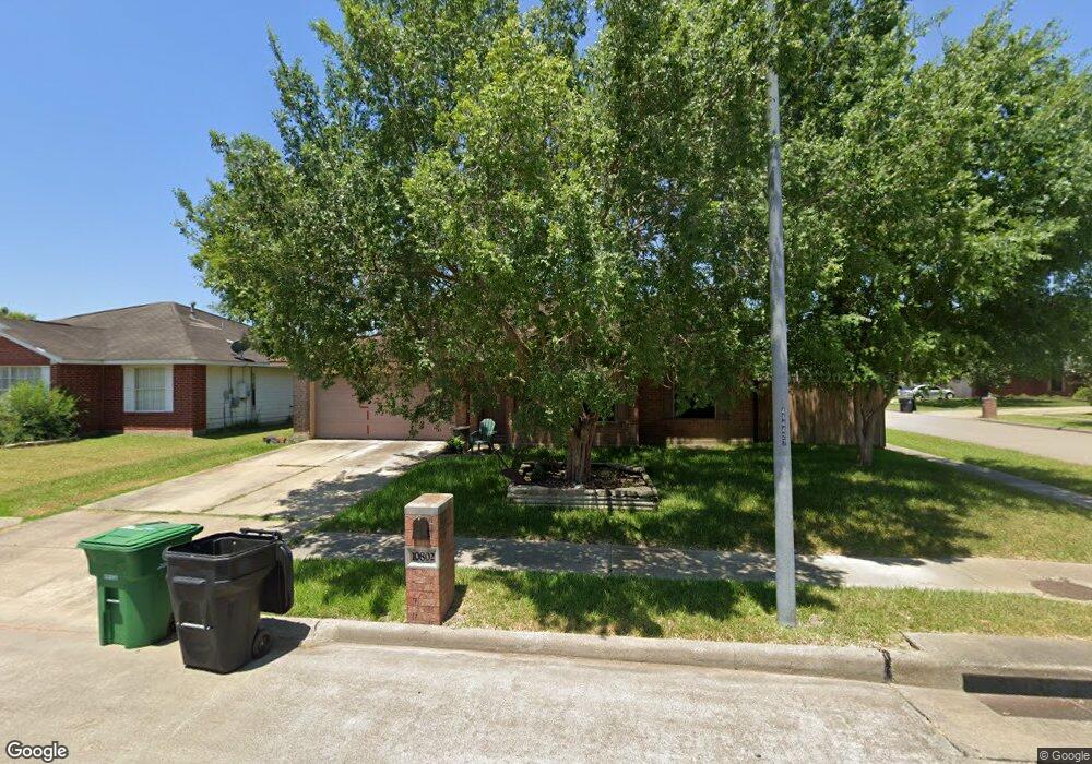 10802 Linden Gate Dr, Houston, TX 77075 - photo 1