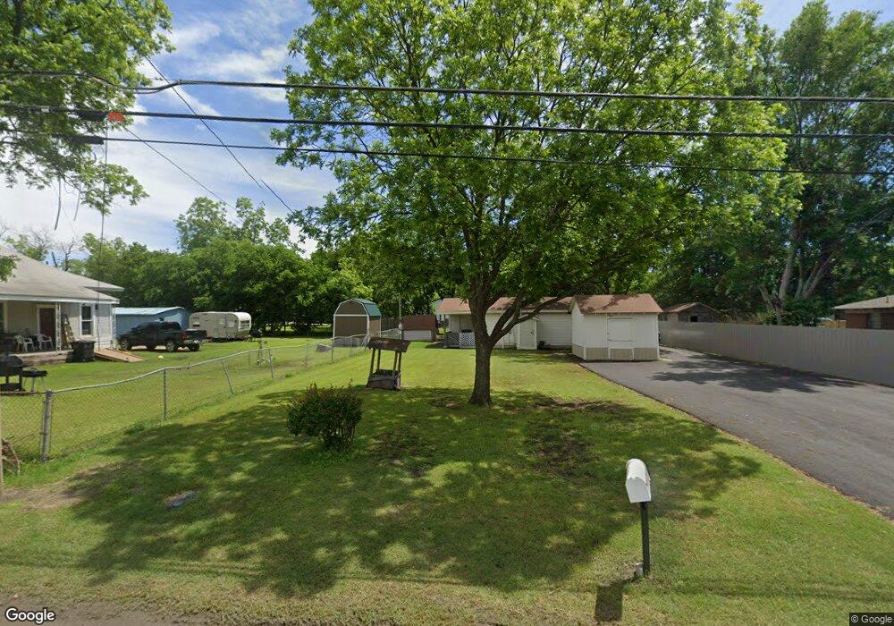 1326 N Brazos Ave, Cleburne, TX 76031 - photo 1