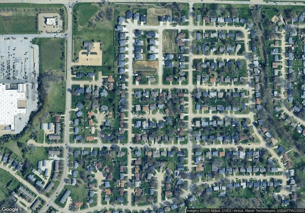 2704 W 36th Ct, Davenport, IA 52806 - photo 1