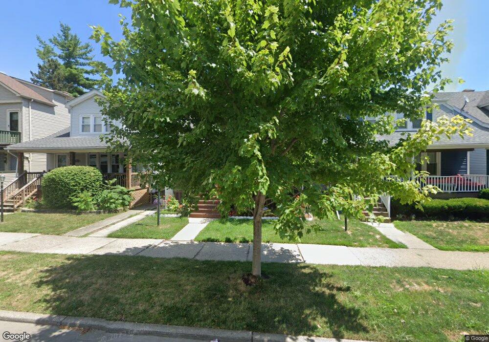 1372 Wayburn St, Grosse Pointe, MI 48230 - photo 1