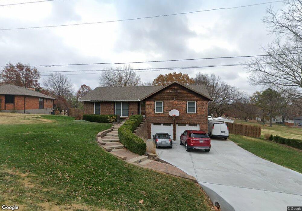 7017 Crest Dr, Shawnee, KS 66218 - photo 1