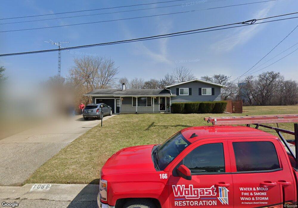 1069 Elodie Dr, Flint, MI 48532 - photo 1