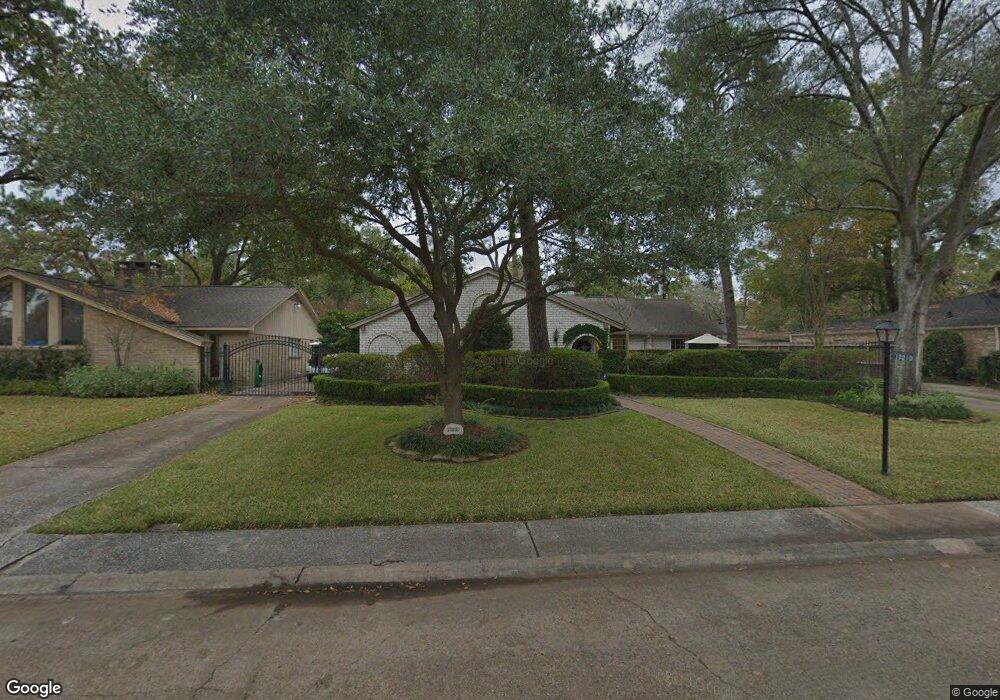 10210 Holly Springs Dr, Houston, TX 77042 - photo 1