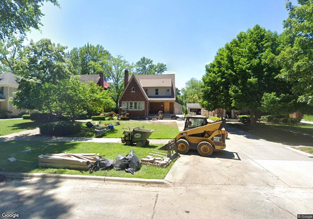 725 Washington Rd, Grosse Pointe, MI 48230 - photo 1