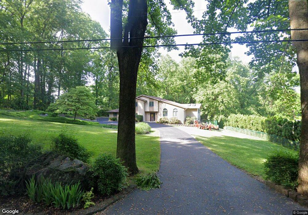 5043 S Mountain Dr, Emmaus, PA 18049 - photo 1