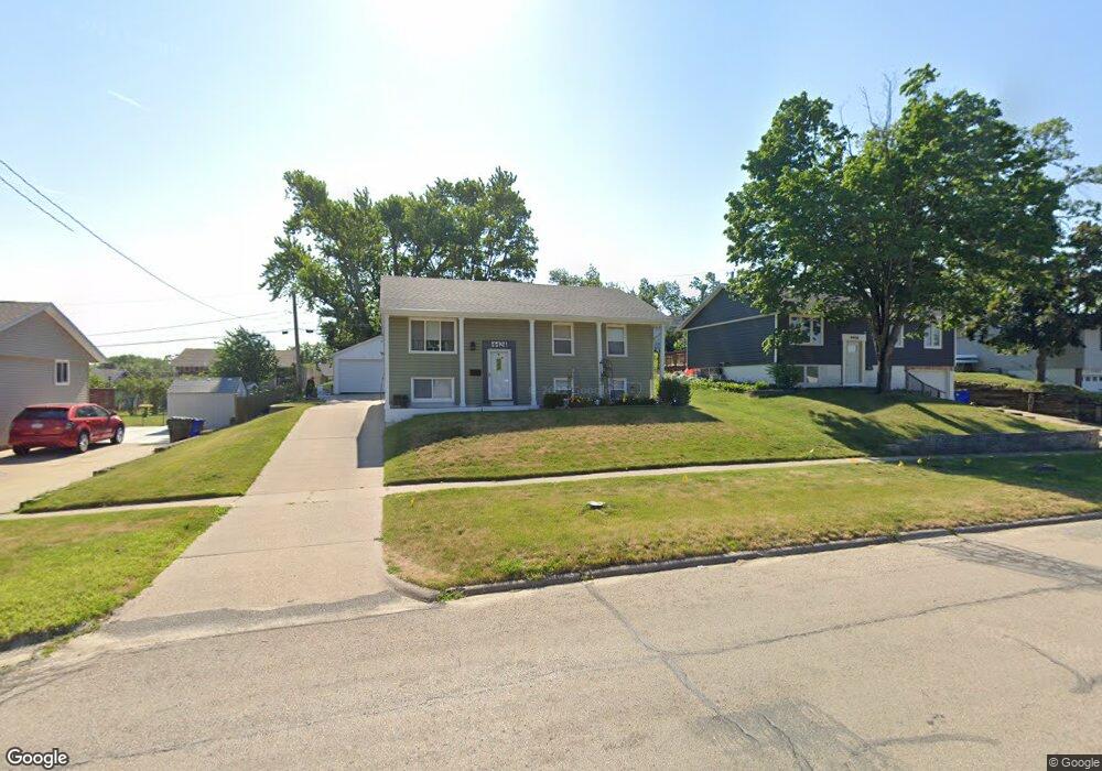 4424 Wenig Rd NE, Cedar Rapids, IA 52402 - photo 1