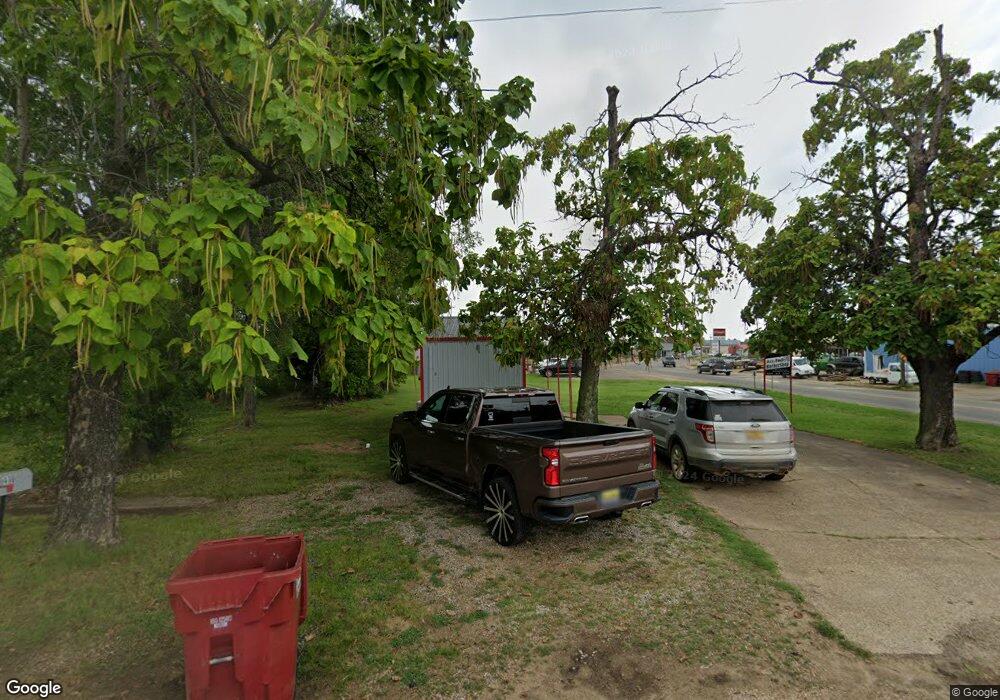 208 N E St, Hugo, OK 74743 - photo 1