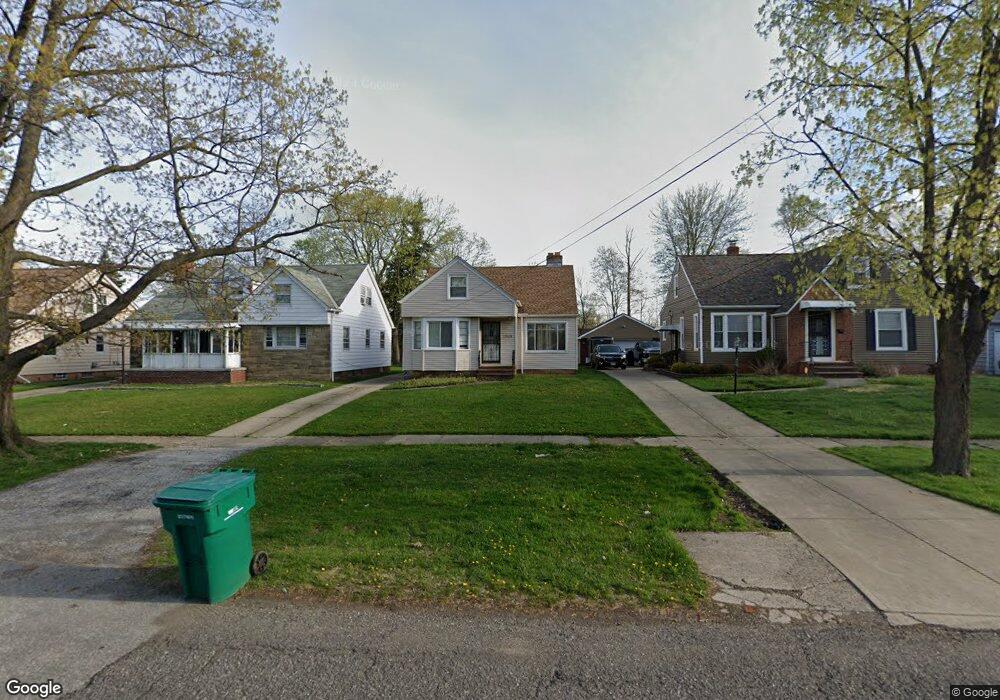 17523 Mccracken Rd, Maple Heights, OH 44137 - photo 1