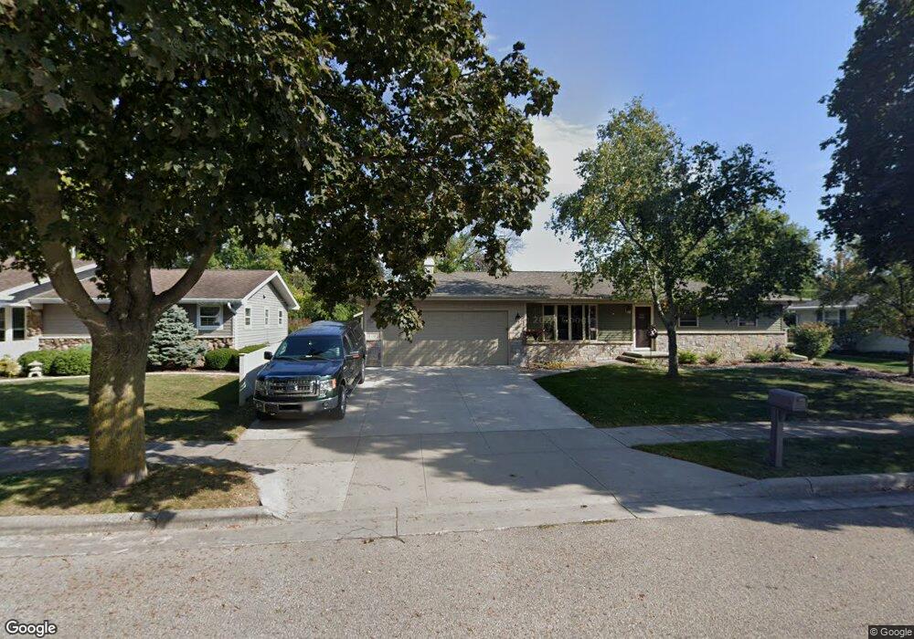 431 Jerelyn Ct, Combined Locks, WI 54113 - photo 1