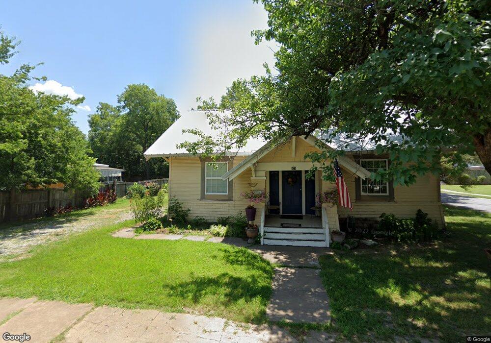 521 W 7th St, Bonham, TX 75418 - photo 1