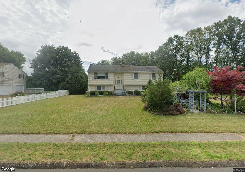 2 Hidden Pond Rd, North Haven, CT 06473 - photo 1