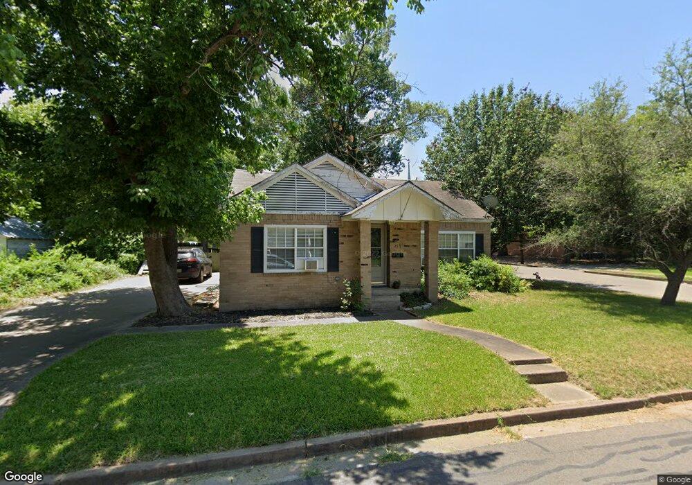 219 W 9th St, Bonham, TX 75418 - photo 1