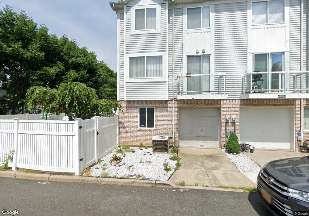 16 Elk Ct unit 66, Staten Island, NY 10306 - photo 1
