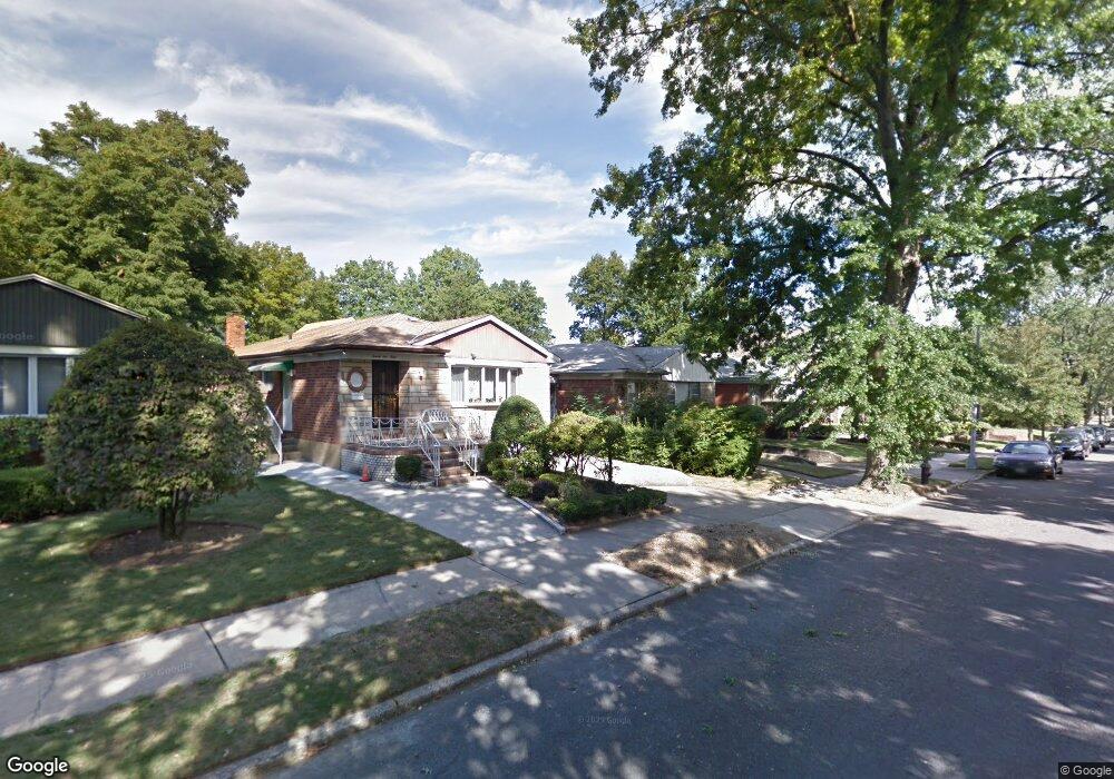 7126 169th St, Fresh Meadows, NY 11365 - photo 1