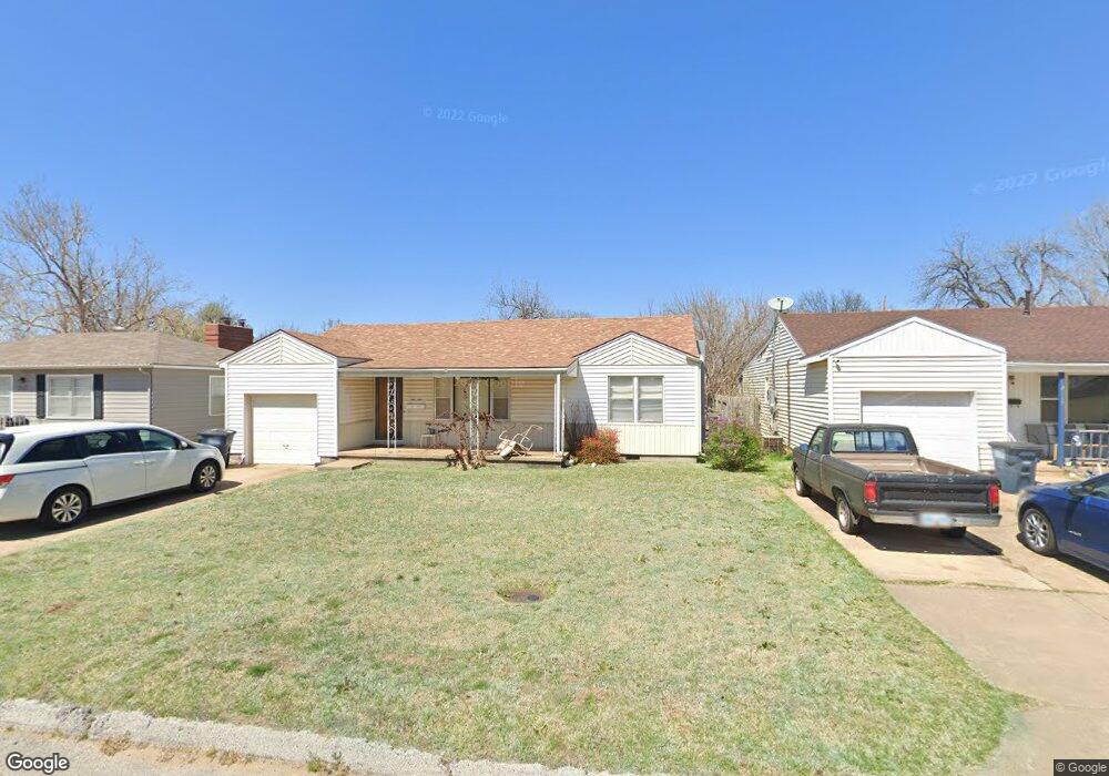 2118 W Maple Ave, Enid, OK 73703 - photo 1