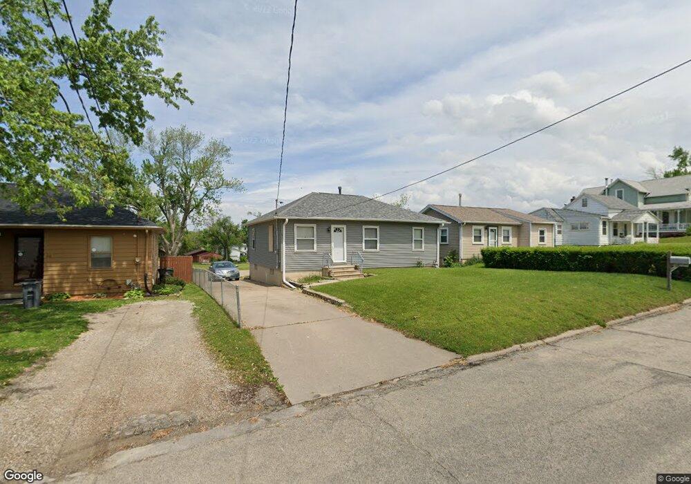 410 28th Ave SW, Cedar Rapids, IA 52404 - photo 1