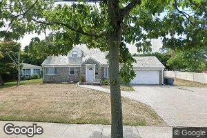 5 Washington Ave, Lawrence, NY 11559
