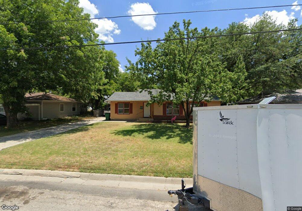 1114 N Howeth St, Gainesville, TX 76240 - photo 1