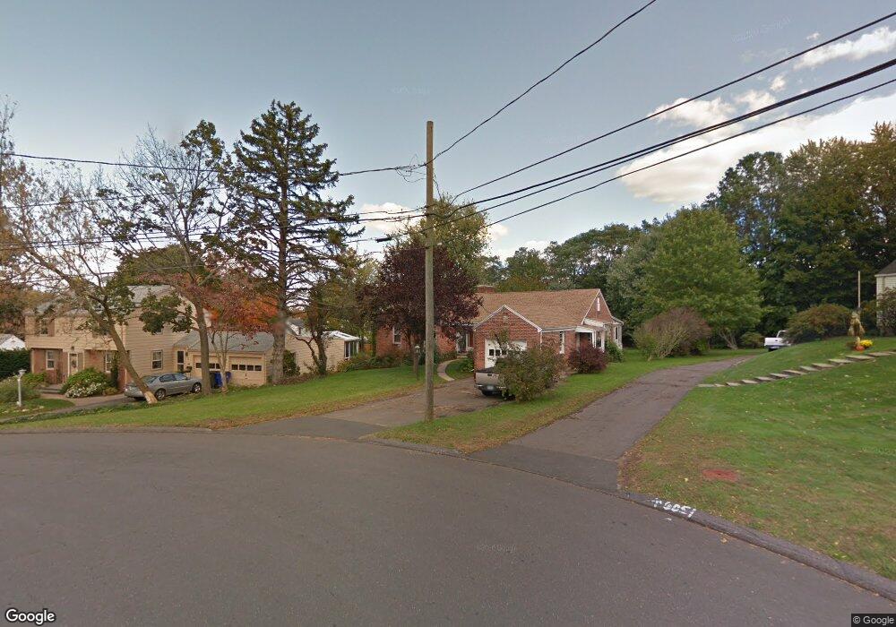 39 Hooker Dr, West Hartford, CT 06107 - photo 1