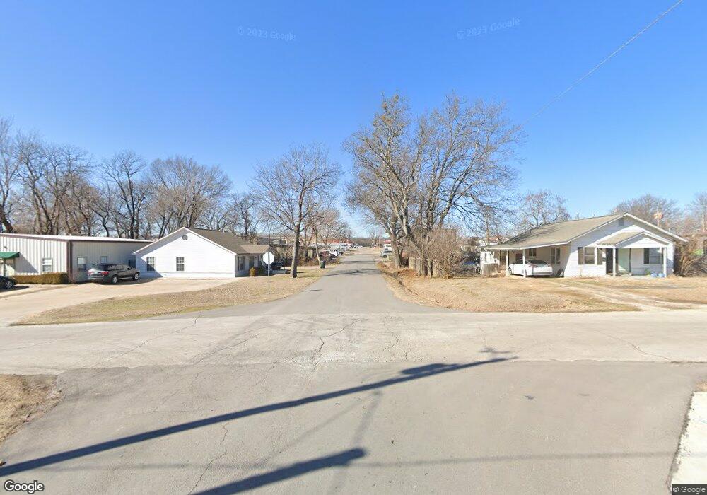 392 W Claremore St, Claremore, OK 74017 - photo 1