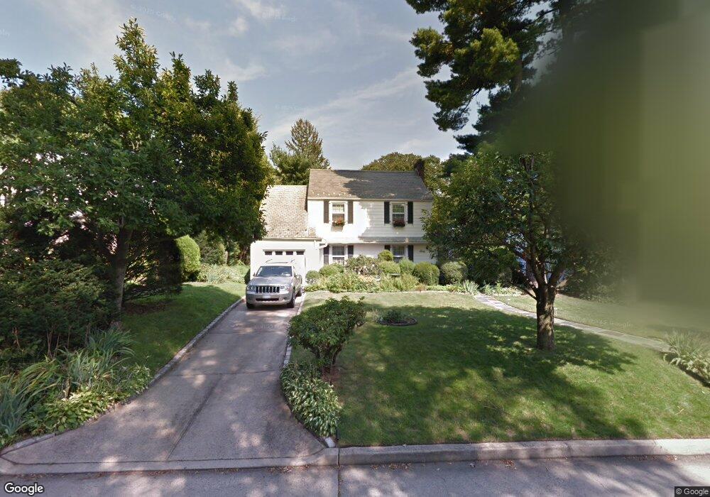 64 Strathmore Rd, Manhasset, NY 11030 - photo 1