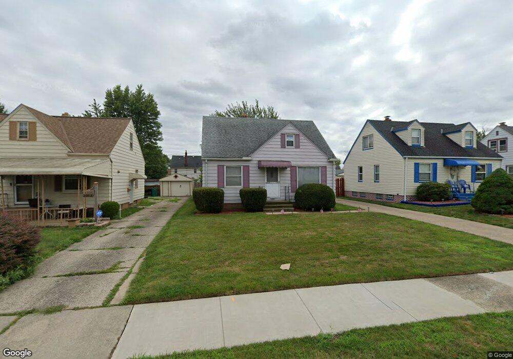 20808 Franklin Rd, Maple Heights, OH 44137 - photo 1