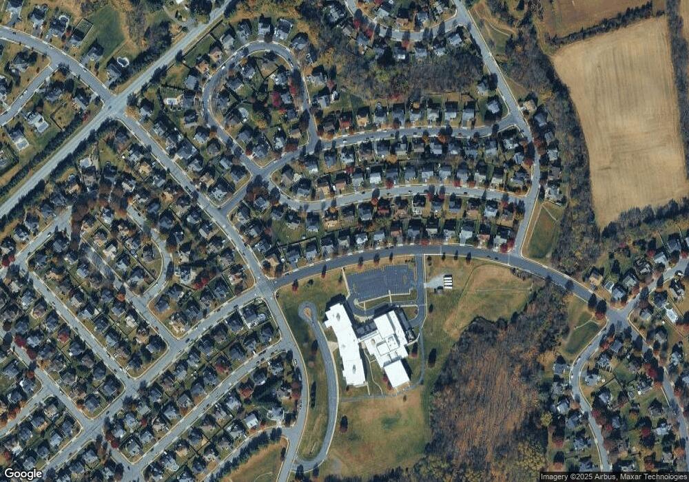 310 Stonehenge Dr, Phillipsburg, NJ 08865 - photo 1