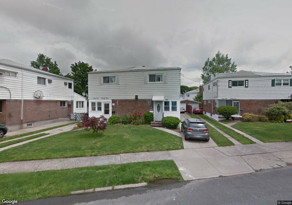 6425 136th St, Flushing, NY 11367 - photo 1